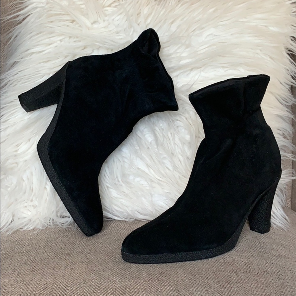 Colin Stuart Suede Ruffle‎ Ankle Booties